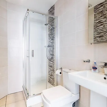 Zen Modern 2 Bedroom Close To City Centre Ideal For A Group Of 4-6 Apartment