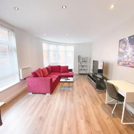 Zen Modern 2 Bedroom Close To City Centre Ideal For A Group Of 4-6 * Birmingham